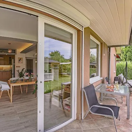 Riverside Apartman**** *