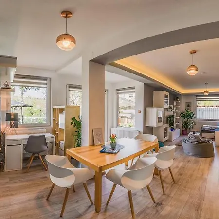 Riverside Apartman**** Apartment