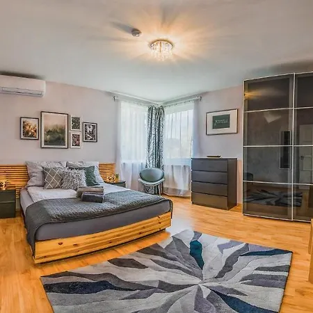 Riverside Apartman**** Appartamento